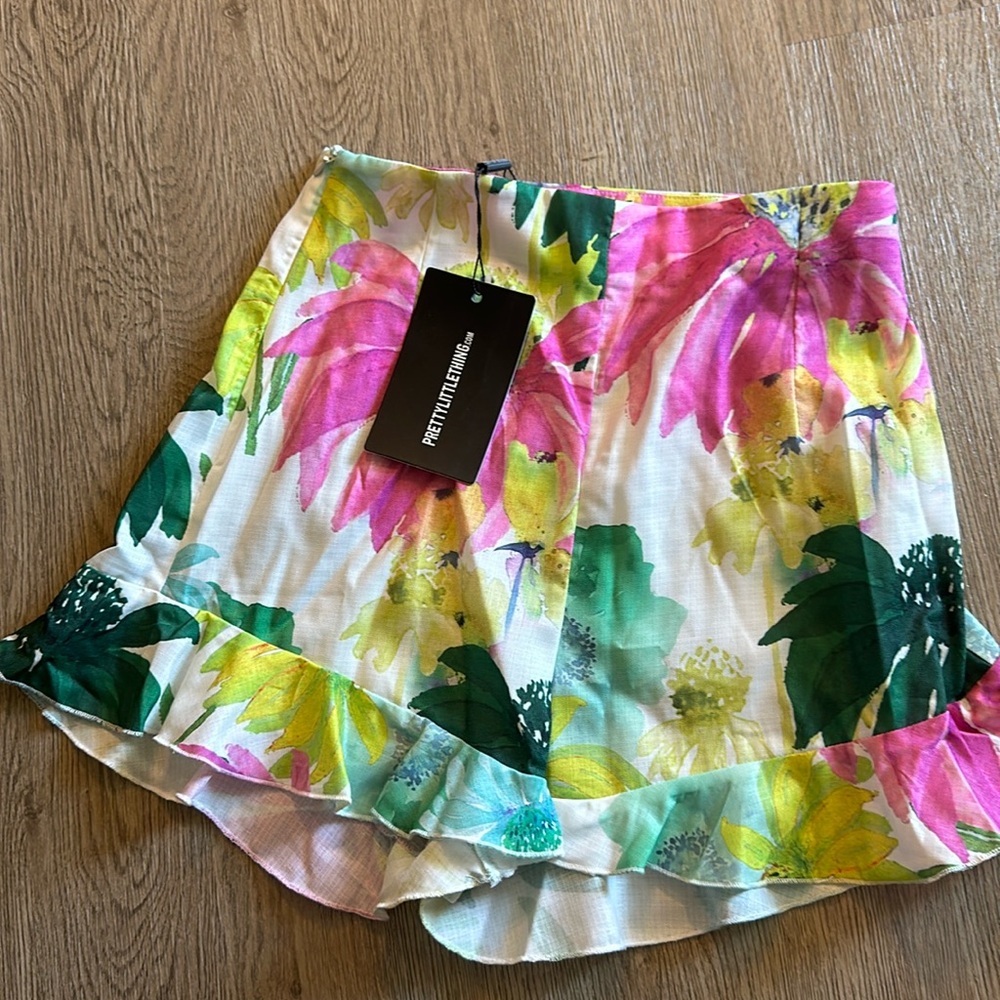 PrettyLittleThing Floral Shorts